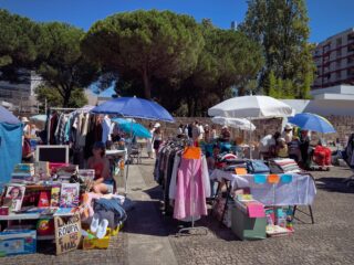 One man’s rubbish may be another’s treasure 💎 

Visit one of traditional @fleamarket.spot organized in different locations on Saturdays and find your treasure. This time in @visitmaia_oficial.

I found another book of Uma aventura by @editorial_caminho helping me to improve my Portuguese for 1 💶.

Do you like flea markets? 👇