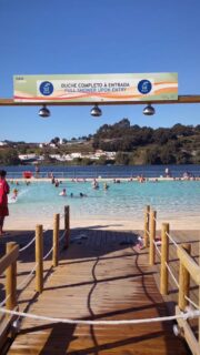 Enjoy never ending summer in 𝗣𝗿𝗮𝗶𝗮 𝗱𝗼 𝗔𝗿𝗲𝗶𝗻𝗵𝗼 𝗱𝗲 𝗔𝘃𝗶𝗻𝘁𝗲𝘀 ☀️ 

🚗 20 min ride from Porto with a lot of free parking places 
💧 amazing free pool where you can stay for 30 min (obligatory swim cap is provided for free in case you don’t have your own)
🛥️ otherwise you can swim in Douro River 
🥤 there is a restaurant accepting cash only
🏐 there are plenty of sport facilities 
🚿 there are all facilities such as shower, WC, barbecue tables and much more 

Well done @cm_gaia ✔️